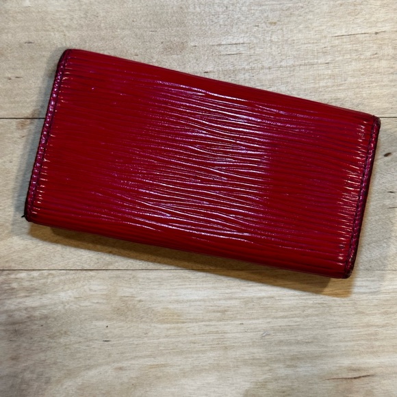 Louis Vuitton Red Epi 4 Key Holder - Picture 4 of 12